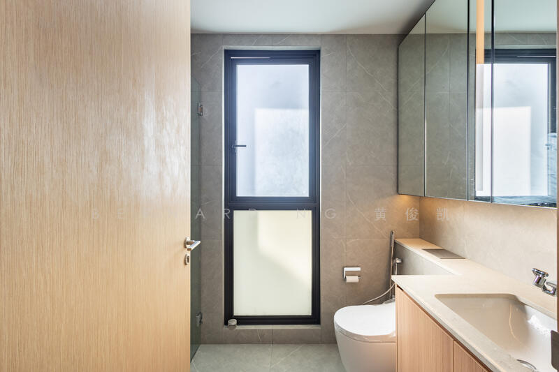 Peak Residence Condominium For Sale at S$ 1,380,000 | PropertyGuru Singapore - Bathroom