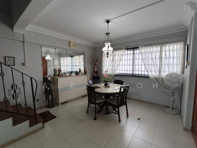 For Sale - 221 Bukit Batok East Avenue 3