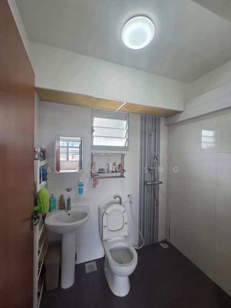 673B Yishun Avenue 4 HDB Flat For Sale at S$ 638,000 | PropertyGuru Singapore - Bathroom