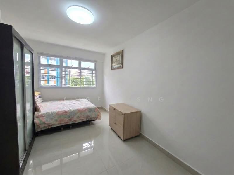 673B Yishun Avenue 4 HDB Flat For Sale at S$ 638,000 | PropertyGuru Singapore - Master Bedroom