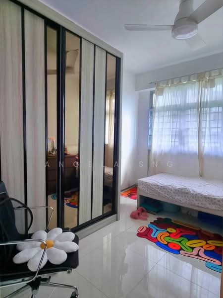673B Yishun Avenue 4 HDB Flat For Sale at S$ 638,000 | PropertyGuru Singapore - Bedroom 02
