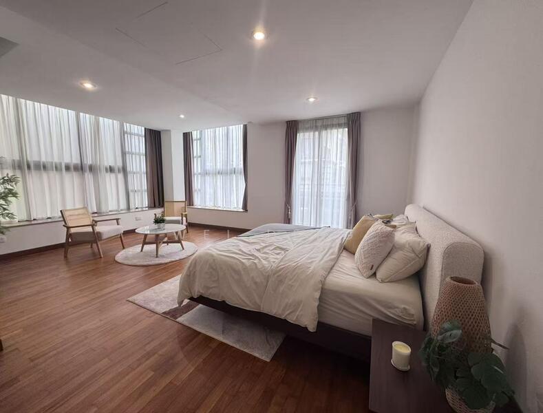 Lornie 18 Cluster House For Sale at S$ 6,600,000 | PropertyGuru Singapore - Master Bedroom