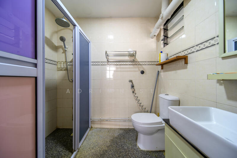 679 Choa Chu Kang Crescent HDB Flat For Sale at S$ 638,000 | PropertyGuru Singapore - Bathroom