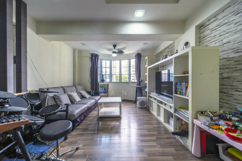679 Choa Chu Kang Crescent HDB Flat For Sale at S$ 638,000 | PropertyGuru Singapore - Living Room