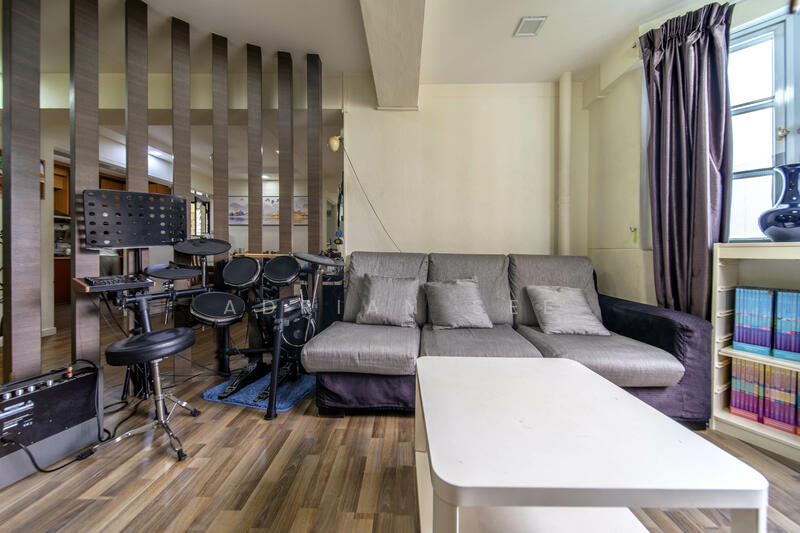 679 Choa Chu Kang Crescent HDB Flat For Sale at S$ 638,000 | PropertyGuru Singapore - Living Room