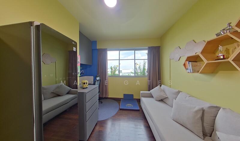 4th bedroom or office