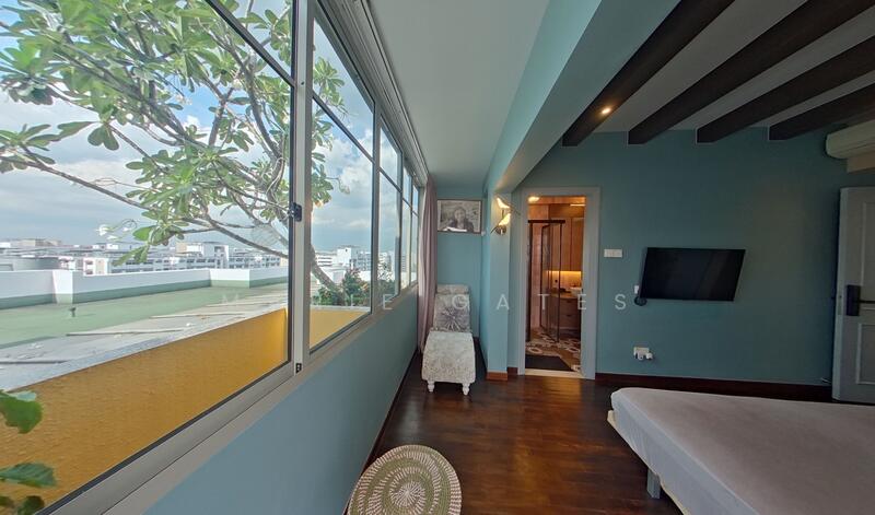 Master ensuite with roof terrace