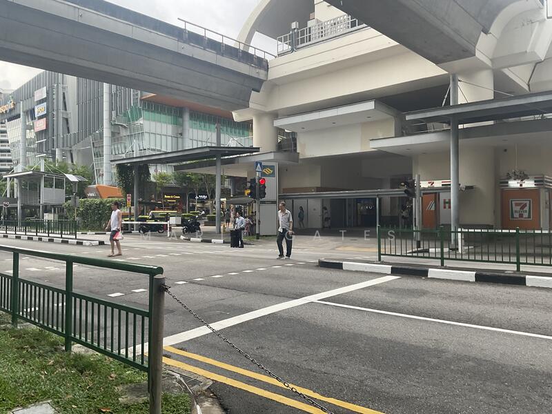 One minute to MRT green line SIMEI