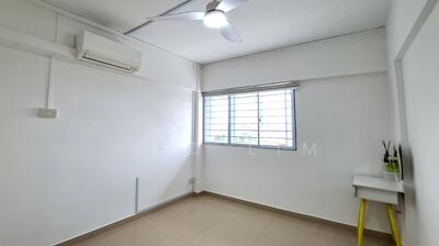 For Rent - 709 Hougang Avenue 2
