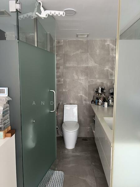 Seastrand Condominium For Sale at S$ 768,000 | PropertyGuru Singapore - Bathroom