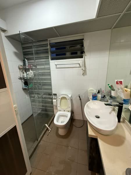 619C Punggol Drive HDB Flat For Sale at S$ 700,000 | PropertyGuru Singapore - Bathroom