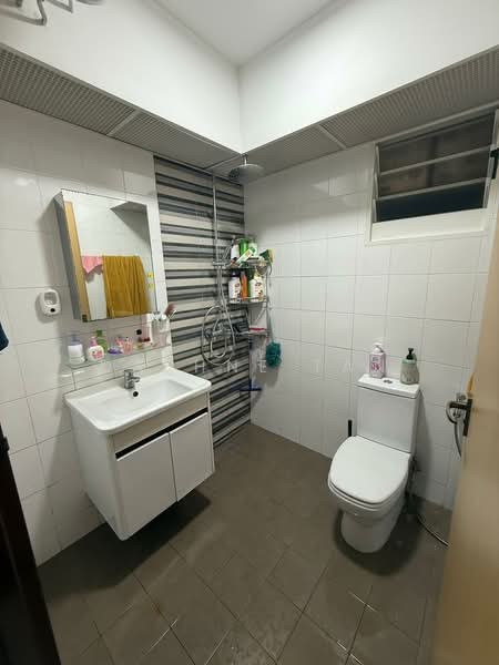 619C Punggol Drive HDB Flat For Sale at S$ 700,000 | PropertyGuru Singapore - Bathroom
