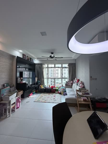 619C Punggol Drive HDB Flat For Sale at S$ 690,000 | PropertyGuru Singapore - Living Room