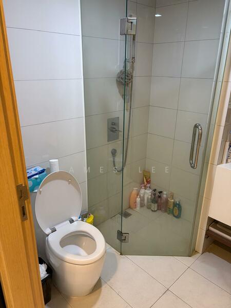 Eight Riversuites Condominium For Sale at S$ 1,350,000 | PropertyGuru Singapore - Bathroom