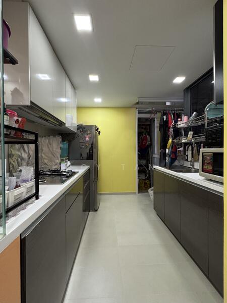 Twin Fountains Executive Condominium For Sale at S$ 1,700,000 | PropertyGuru Singapore - Kitchen