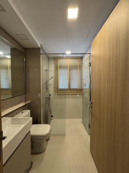 Twin Fountains Executive Condominium For Sale at S$ 1,700,000 | PropertyGuru Singapore - Master Toilet