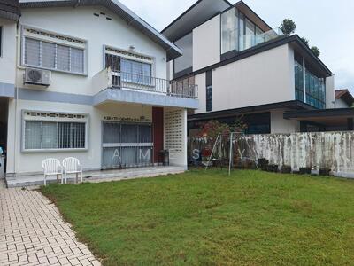 For Sale - Freehold Semi-D for Sales in Watten Estate. Rare Treasure