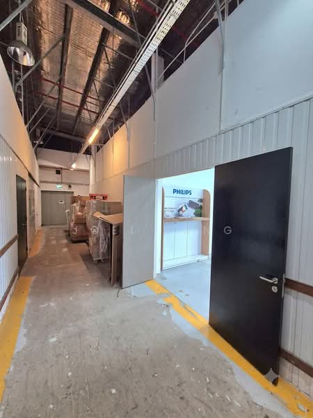 own door window unit @ hougang!, 4m ceiling; pallet wide door; window unit!, 628 sqft, Light Industrial (B1) For Rent, by Joel Yong, 500046039 - CommercialGuru.com.sg