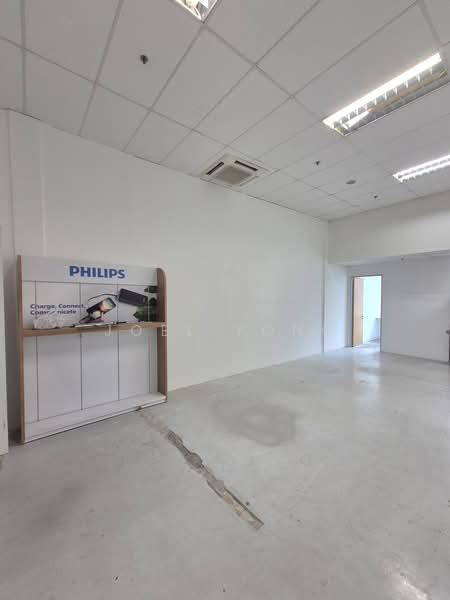 own door window unit @ hougang!, 4m ceiling; pallet wide door; window unit!, 628 sqft, Light Industrial (B1) For Rent, by Joel Yong, 500046039 - CommercialGuru.com.sg