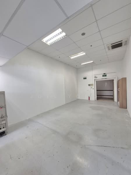 own door window unit @ hougang!, 4m ceiling; pallet wide door; window unit!, 628 sqft, Light Industrial (B1) For Rent, by Joel Yong, 500046039 - CommercialGuru.com.sg