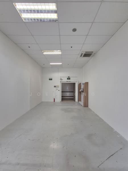 own door window unit @ hougang!, 4m ceiling; pallet wide door; window unit!, 628 sqft, Light Industrial (B1) For Rent, by Joel Yong, 500046039 - CommercialGuru.com.sg