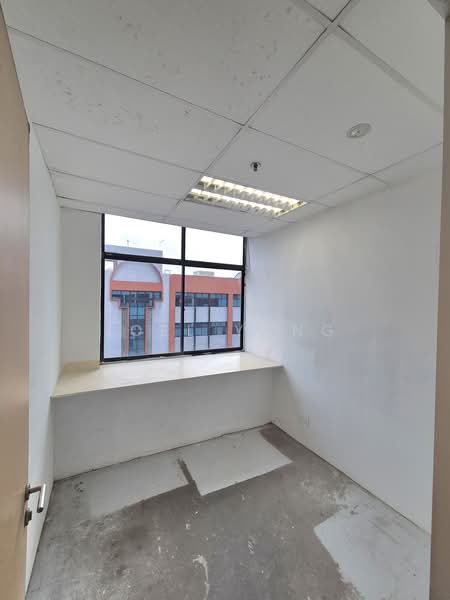 own door window unit @ hougang!, 4m ceiling; pallet wide door; window unit!, 628 sqft, Light Industrial (B1) For Rent, by Joel Yong, 500046039 - CommercialGuru.com.sg