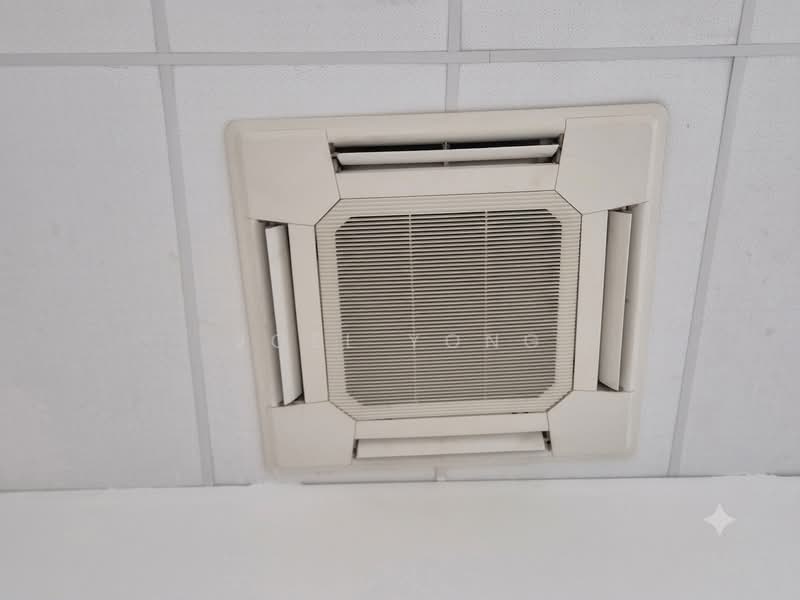own door window unit @ hougang!, 4m ceiling; pallet wide door; window unit!, 628 sqft, Light Industrial (B1) For Rent, by Joel Yong, 500046039 - CommercialGuru.com.sg