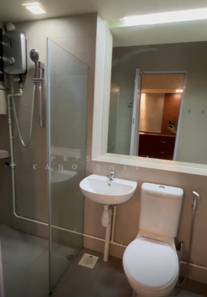 250 Pasir Ris Street 21 HDB Flat For Sale at S$ 888,000 | PropertyGuru Singapore - Bathroom