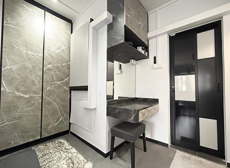 Master Bedroom Walk in Wardrobe