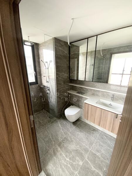 Lentor Modern, Lentor Central, 4 Bedrooms, 1,528 sqft, Condominium For Sale, by Aaron Lee Jun Rong, 500046106 - Bathroom - PropertyGuru.com.sg