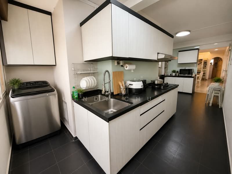 141 Serangoon North Avenue 2, 141 Serangoon North Avenue 2, 3 Bedrooms, 1,313 sqft, HDB Flat For Sale, by Cindy Chua, 500046142 - Yard & Kitchen - PropertyGuru.com.sg