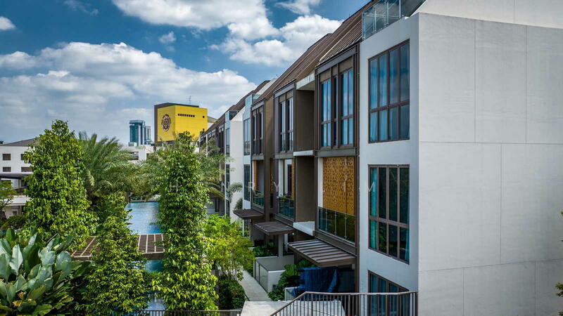 Parksuites Condominium For Sale at S$ 2,576,000 | PropertyGuru Singapore - Exterior
