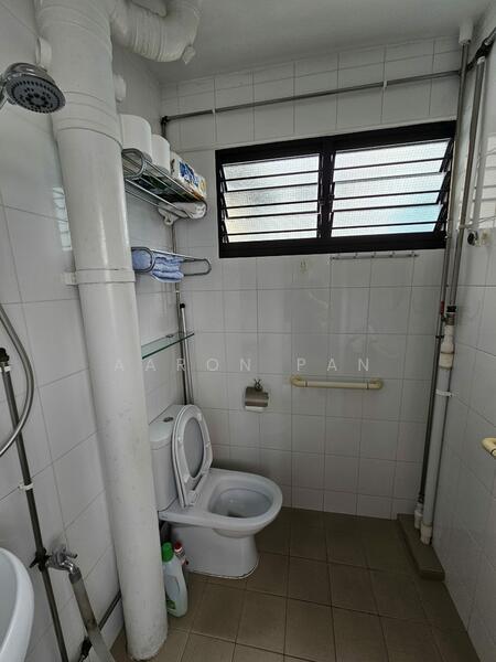 135 Yishun Street 11, 135 Yishun Street 11, Room Rental, 150 sqft, HDB Flat For Rent, by Aaron Pan, 500046222 - Bathroom - PropertyGuru.com.sg