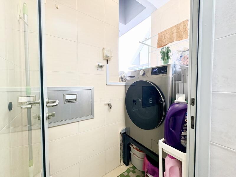 Freehold Duplex Penthouse Katong Joo Chiat 1km Tao Nan School 2 Bed 3 Bath Spacious Apartment For Sale at S$ 1,650,000 | PropertyGuru Singapore