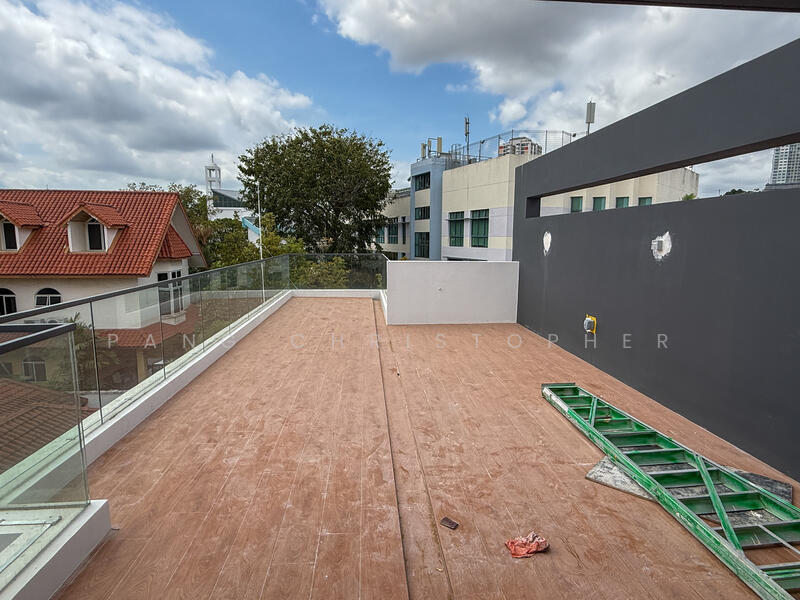 Portchester Ave Semi-Detached House For Sale at S$ 7,300,000 | PropertyGuru Singapore - Balcony