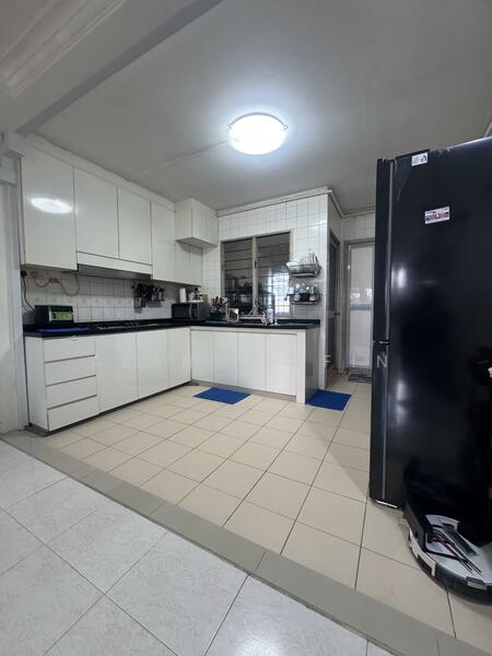 342 Tampines Street 33 HDB Flat For Sale at S$ 640,000 | PropertyGuru Singapore - Kitchen