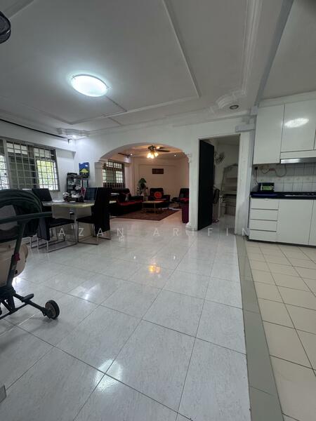 342 Tampines Street 33 HDB Flat For Sale at S$ 640,000 | PropertyGuru Singapore - Living Room