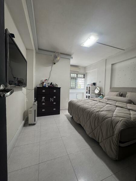 342 Tampines Street 33 HDB Flat For Sale at S$ 640,000 | PropertyGuru Singapore - Master Bedroom