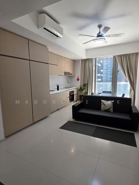 One Shenton, 1 Shenton Way, 1 Bedroom, 958 sqft, Condominium For Sale, by Magdalene Lek, 500046360 - Living Room - PropertyGuru.com.sg