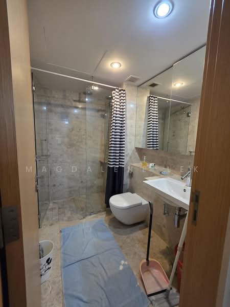 One Shenton, 1 Shenton Way, 1 Bedroom, 958 sqft, Condominium For Sale, by Magdalene Lek, 500046360 - Bathroom - PropertyGuru.com.sg