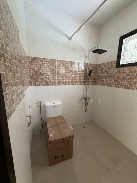 Clementi Park, 010101 Sunset Drive, 4 Bedrooms, 2,800 sqft, Semi-Detached House For Rent, by David Wee, 500046375 - Bathroom - PropertyGuru.com.sg