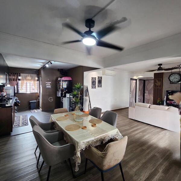 Modern Open Concept Kitchen