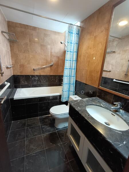 Alessandrea Apartment For Sale at S$ 2,300,000 | PropertyGuru Singapore - Bathroom