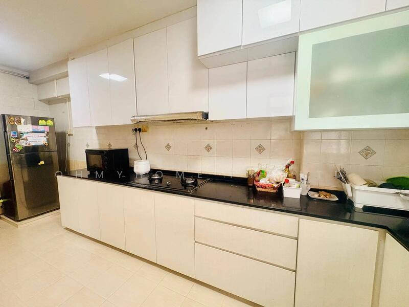 18 Jalan Tenteram HDB Flat For Sale at S$ 698,000 | PropertyGuru Singapore - Kitchen