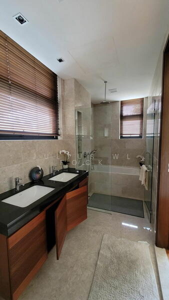 Semi-detached Orchard Vicinity, Orchard Road, 5 Bedrooms, 4,400 sqft, Semi-Detached House For Rent, by Julius WL Fock, 500046419 - Bathroom - PropertyGuru.com.sg