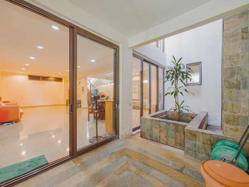 Holland Grove Road Terrace, Holland Grove Terrace, Tanglin / Holland / Bukit Timah, 6 Bedrooms, 3,326 sqft, Semi-Detached House For Sale, by Edmund Lim, 500046427 - Living Room - PropertyGuru.com.sg