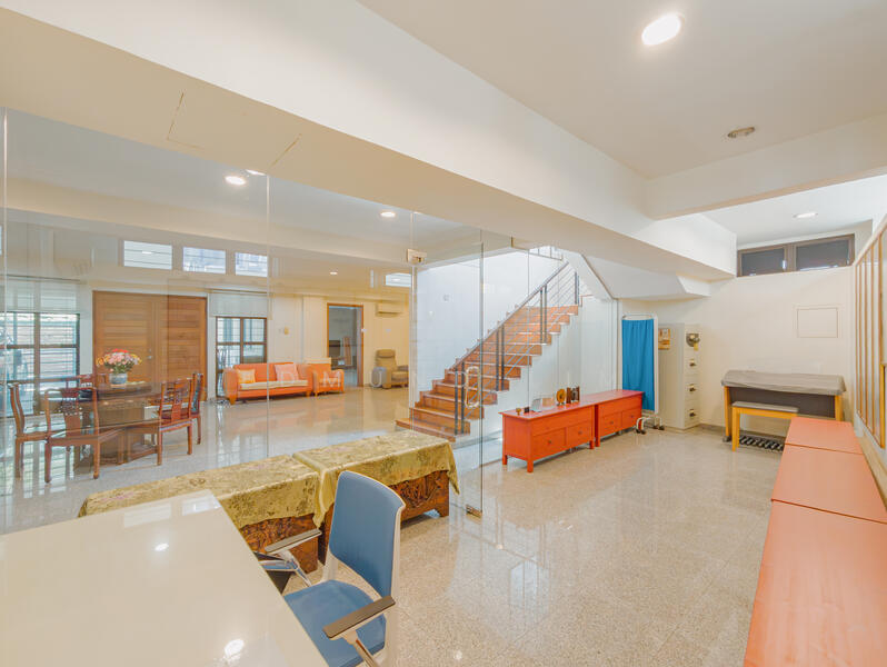 Holland Grove Road Terrace, Holland Grove Terrace, Tanglin / Holland / Bukit Timah, 6 Bedrooms, 3,326 sqft, Semi-Detached House For Sale, by Edmund Lim, 500046427 - Living Room - PropertyGuru.com.sg