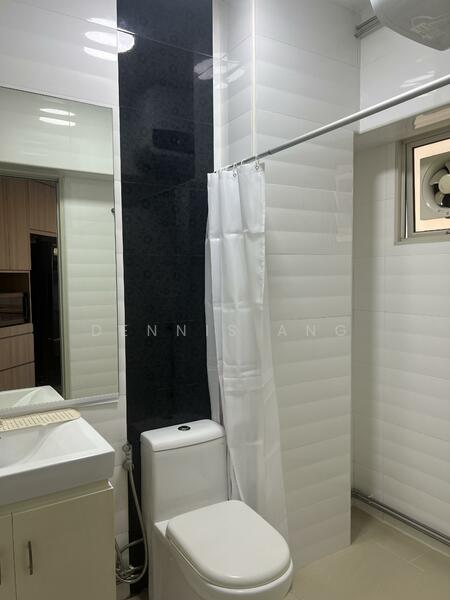 255 Compassvale Road, 255 Compassvale Road, 3 Bedrooms, 1,238 sqft, HDB Flat For Rent, by Dennis Ang, 500046463 - Bathroom - PropertyGuru.com.sg