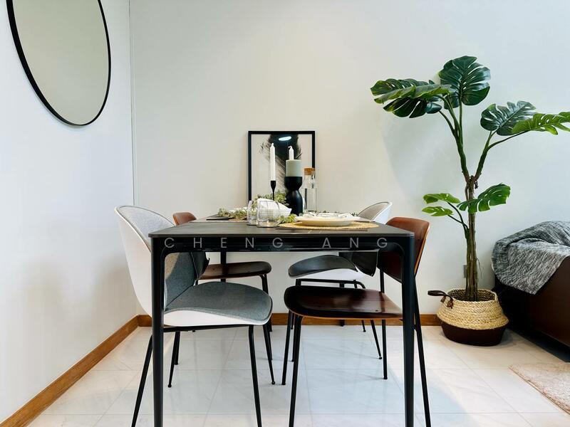 Icon Apartment For Sale at S$ 1,400,000 | PropertyGuru Singapore - Dining Room