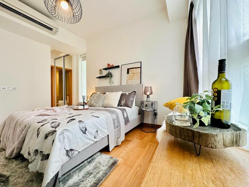 Icon Apartment For Sale at S$ 1,400,000 | PropertyGuru Singapore - Master Bedroom